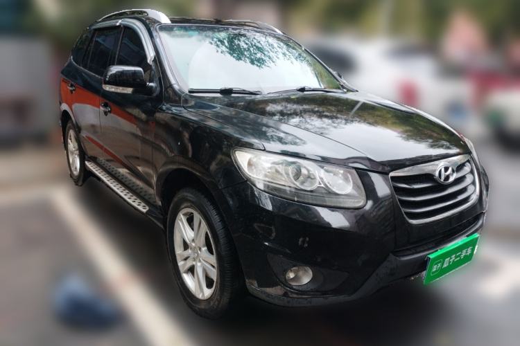 Used Hyundai Santa Fe Classic 2011 2.4 Comfort Edition 7-Seater Two-Wheel Drive Front Right 45 Deg
