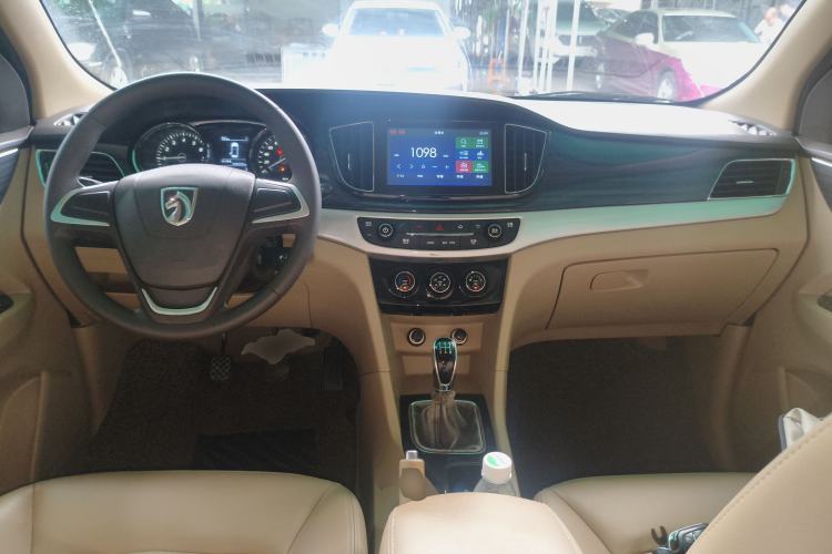Used Baojun 730 2016 1.5L Manual Comfort Version 7 Seats China V Emission Standard Center Console