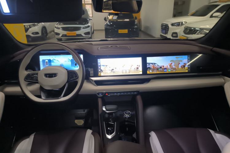 Used Geely Auto Monjaro L 2021 2.0TD DCT EVO Two-Wheel Drive Prestige Version Center Console