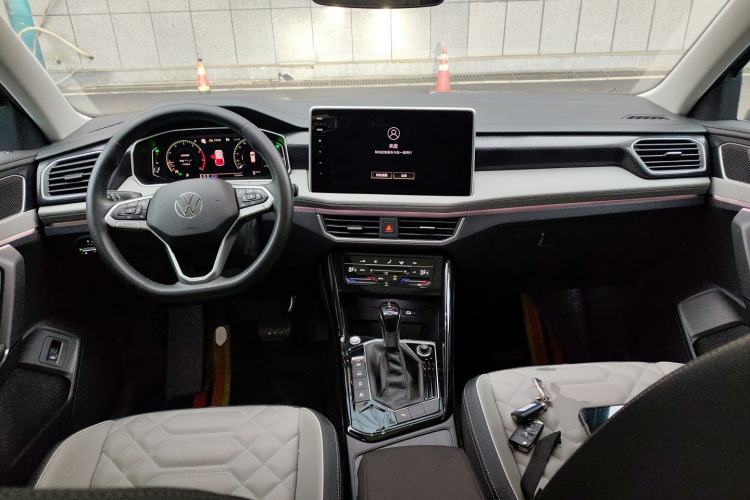 Used Volkswagen Tayron 2023 280TSI Two-Wheel-Drive Luxury Plus Advanced Version Center Console