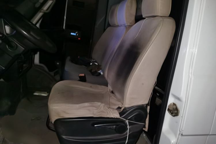 Used Iveco Daily 2017 2.8T V35 Box Truck Low Roof 3-Seater Model 43S5 Left Front Seat