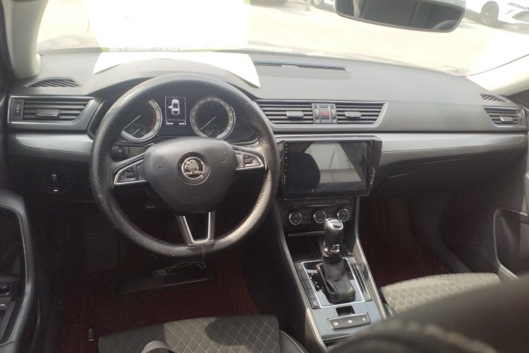 Used Skoda Superb 2018 TSI330 DSG Comfort Edition China V Standard Center Console