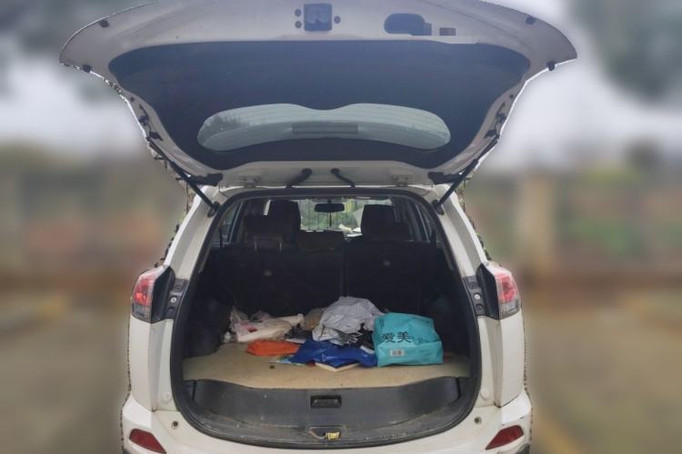 Used Toyota RAV4 2016 2.0L CVT Two-Wheel Drive Fashion Edition China V Standard
