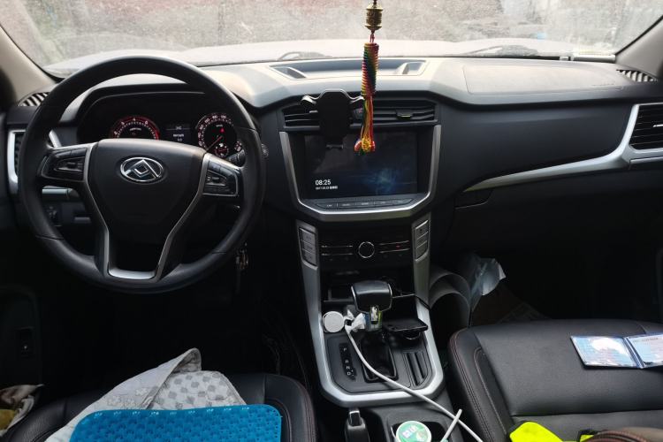 Used SAIC MAXUS T60 2017 2.0T Gasoline Automatic 4x4 High-Ride Elite Standard Cabin Center Console