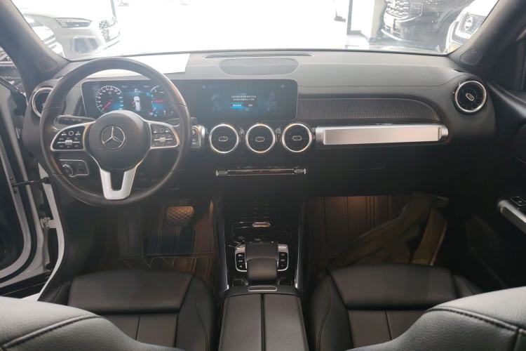 Used Mercedes-Benz GLB 2020 GLB 200 Dynamic Edition Center Console