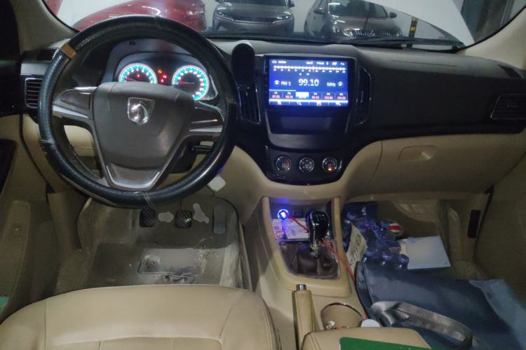 Used Baojun 730 2014 1.5L manual Comfort ESP version 7 seats