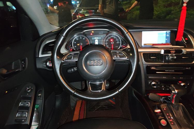 Used Audi A4L 2013 35 TFSI Automatic Technology Edition Steering Wheel