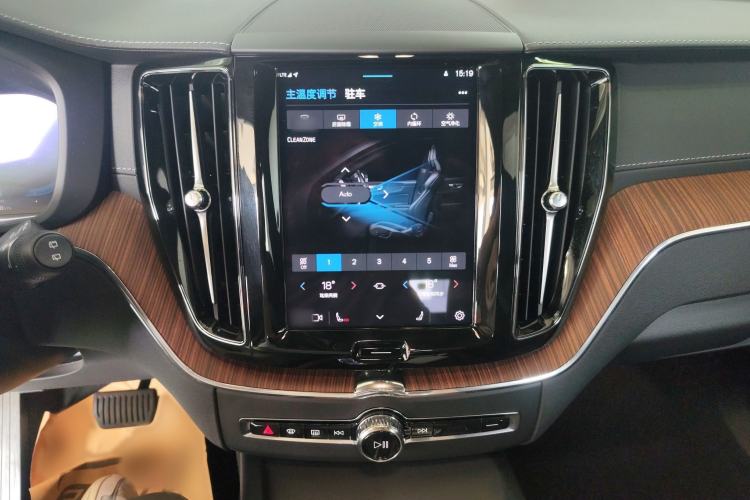 Used Volvo XC60 New Energy 2024 T8 Plug-in Hybrid Long-Range All-Wheel Drive Smart Luxury Edition
