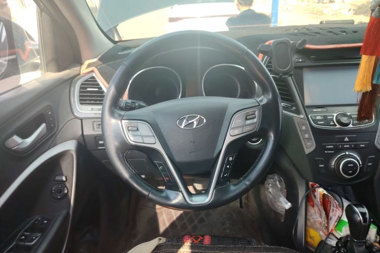 Used Hyundai Santa Fe 2013 Revised Version 2.4L Automatic All-Wheel Drive Luxury Trim