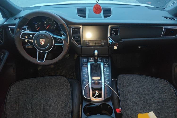 Used Porsche Macan 2017 Macan 2.0T Interior 2