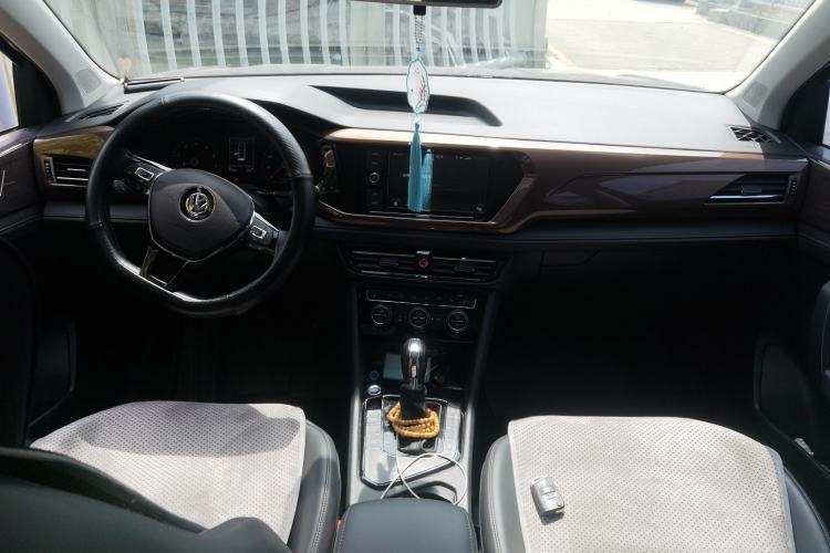 Used Volkswagen Tharu 2019 280TSI Two-Wheel Drive Luxury Version China VI Standard Center Console