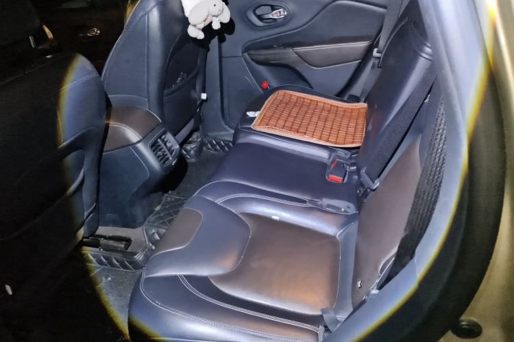 Used Jeep Cherokee 2016 2.4L Professional Edition
