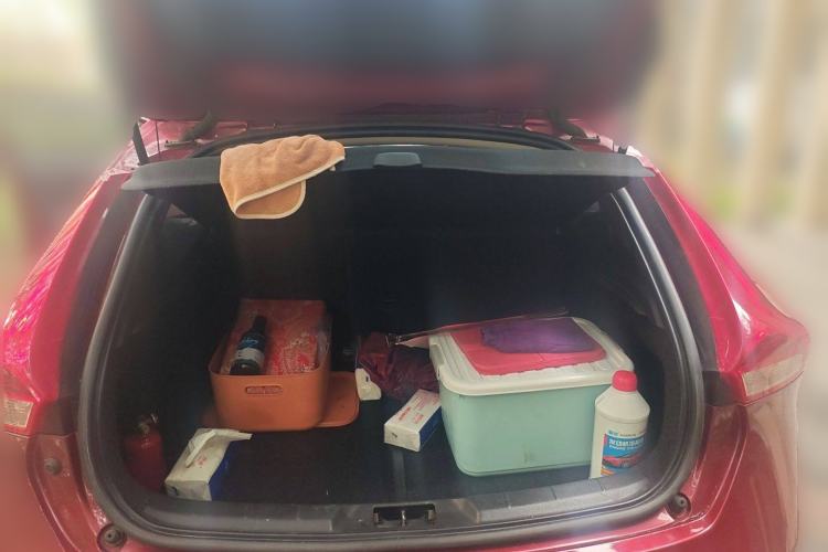 Used Volvo V40 2014 2.0T Zhiya Edition Trunk