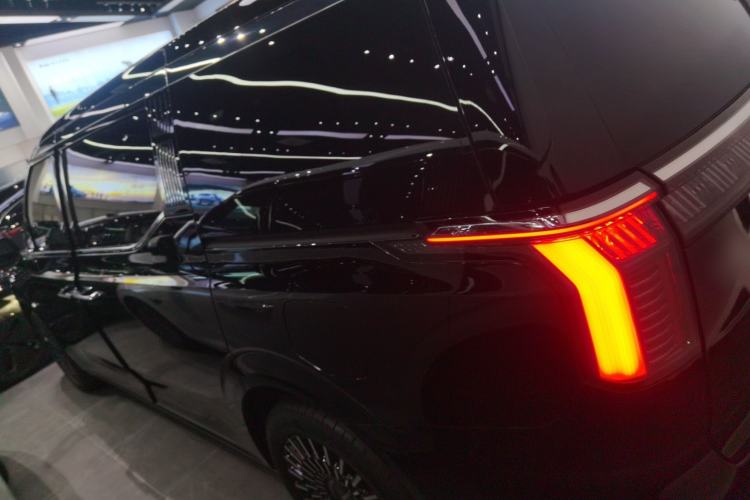 Used Zeekr 009 2024 Six-Seat Executive Version 4WD 108 kWh
