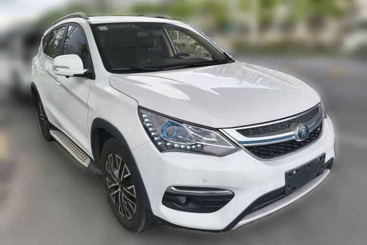 Used BYD Song New Energy 2017 Song DM 1.5TID All-Wheel Drive Luxury Model Front Right 45 Deg