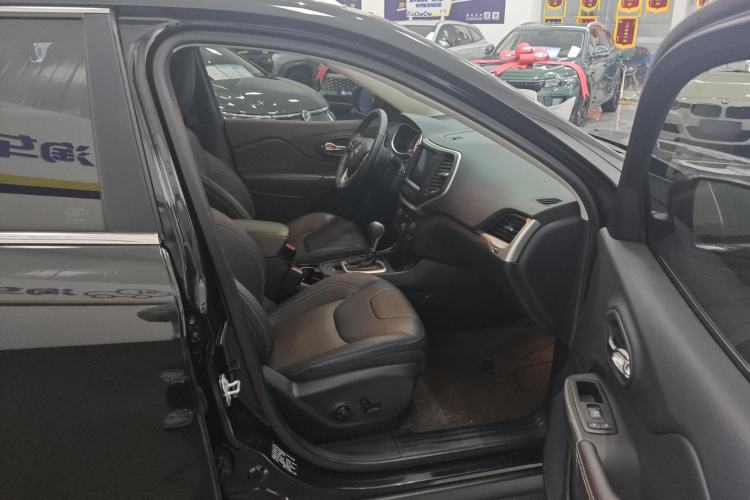 Used Jeep Cherokee 2020 2.0L Two-Wheel Drive Classic Sports Edition