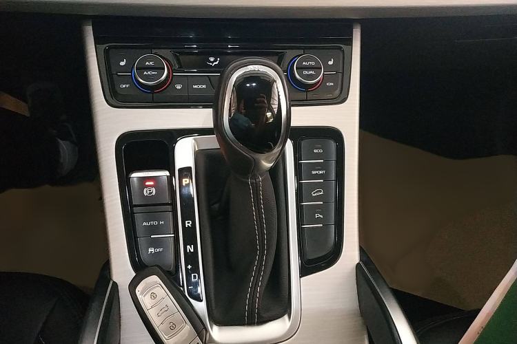 Used Geely Auto Emgrand X7 Sport 2018 1.8TD Automatic Two-Wheel Drive Smart Connect 4G Internet Edition