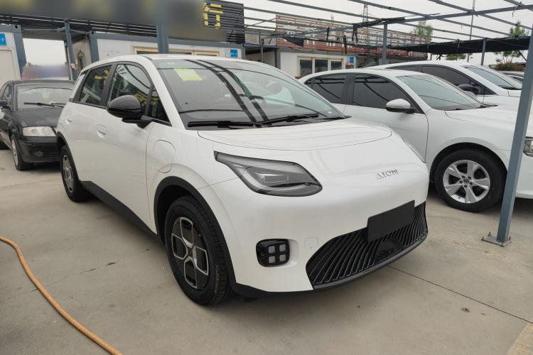 Used AION UT 2025 330 Starlight Edition Front Right 45 Deg