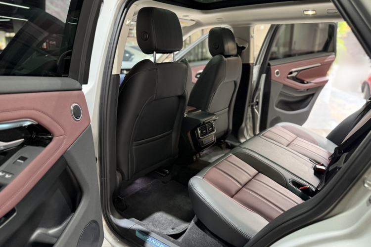 Used Land Rover Range Rover Evoque 2023 Aurora L 249 PS Luxury Edition
