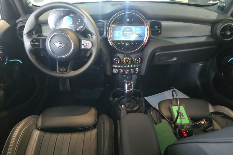 Used MINI 2023 Facelift 2.0T COOPER S Artist Five-Door Edition Center Console