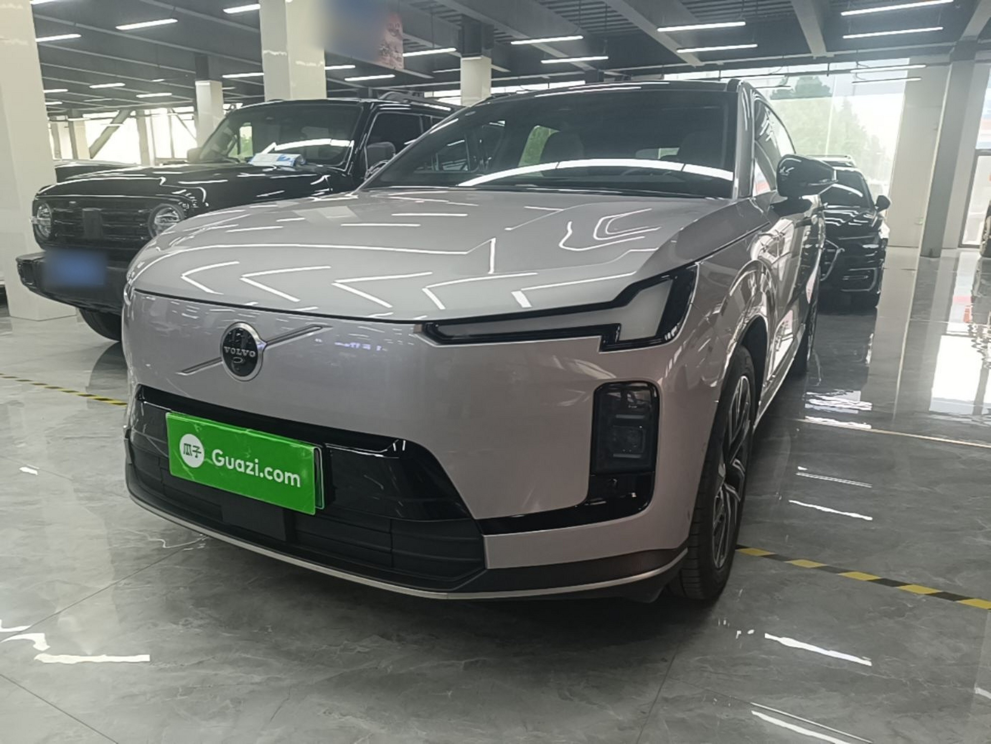 Unter der Vorderseite des Autos