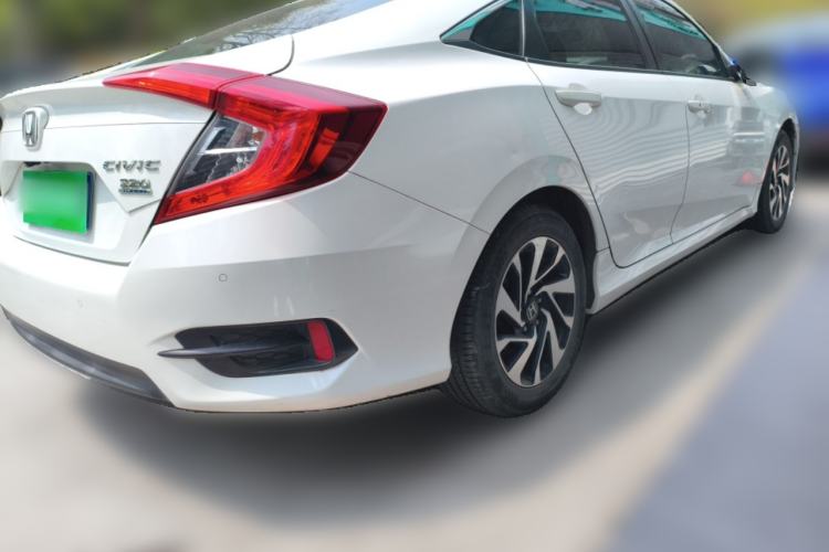 Used Honda Civic 2016 220TURBO CVT Luxury Edition Rear Right 45 Deg