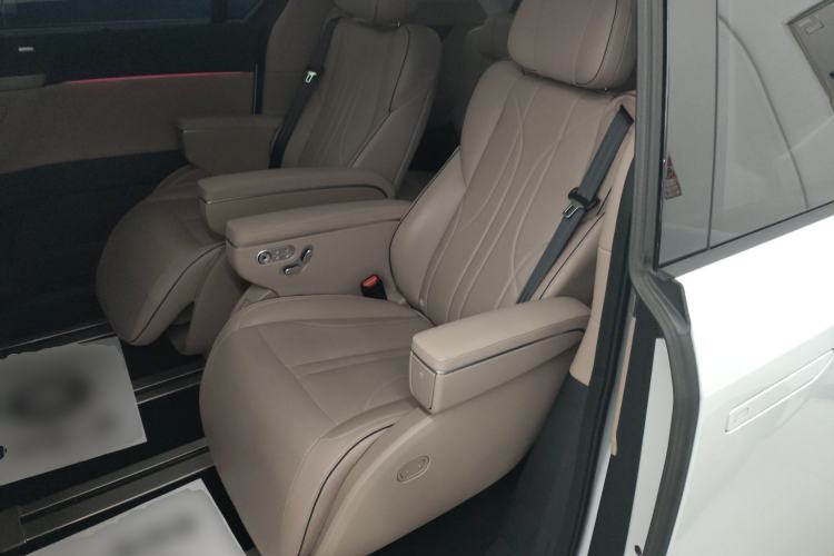 Used XPeng X9 2024 702 Ultra-Long Range Pro Left Rear Seat