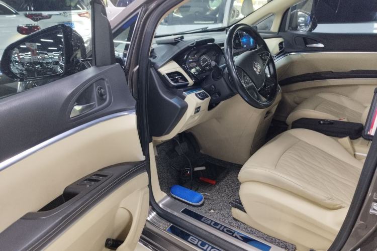 Used Buick GL8 2023 Facelifted Land Cruiser Executive Luxury Version