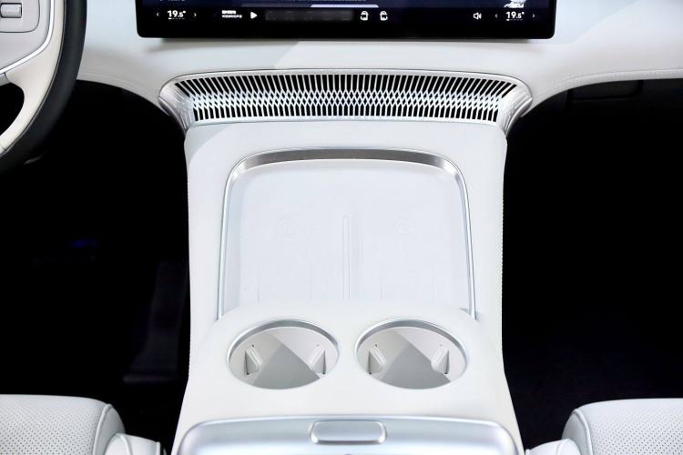 Used XPeng X9 2024 640 All-Wheel Drive High-Performance Max Interior 4