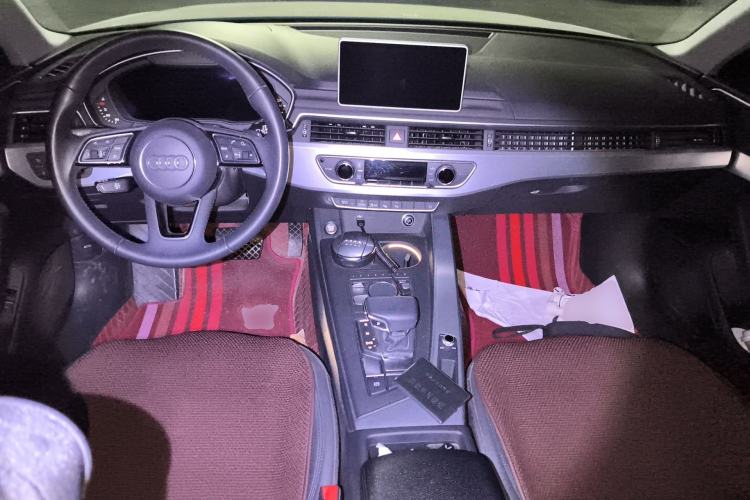 Used Audi A4L 2019 40 TFSI Fashion Edition China VI Emission Standard Center Console