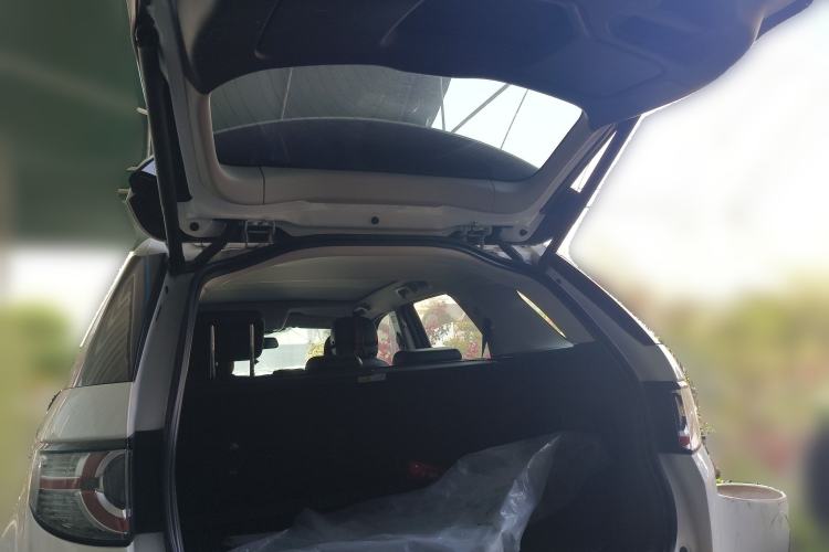 Used Land Rover Discovery Sport 2018 240 PS SE Version Trunk