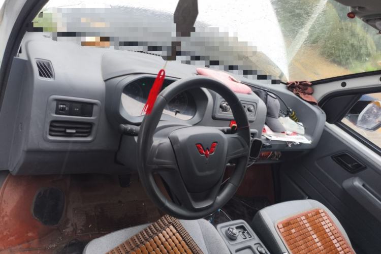 Used Wuling Yangguang 2024 300km Range Practical Window-Sealed Version 60kW Center Console