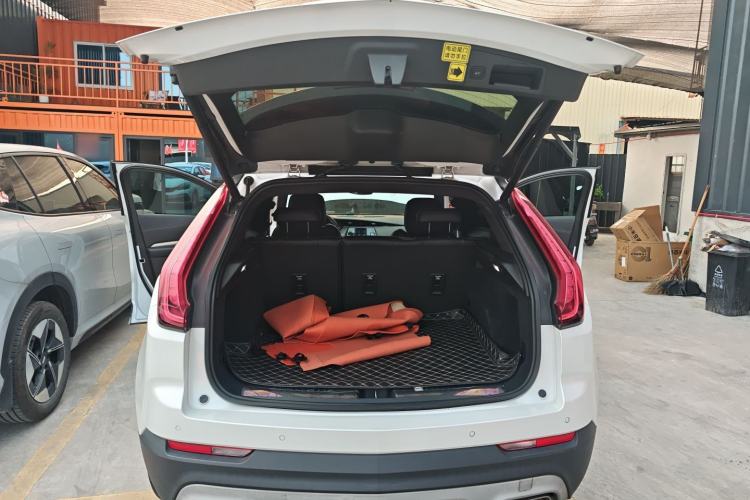 Used Cadillac XT4 2018 28T Two-Wheel Drive Leading Version Trunk