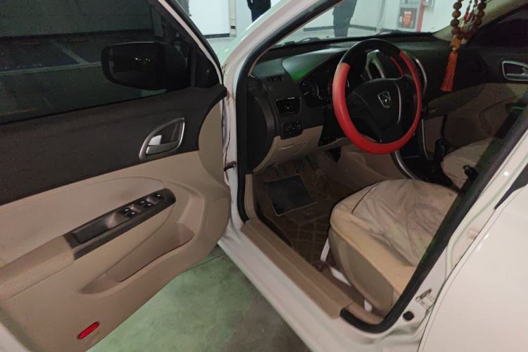 Used Baojun 630 2013 1.5L manual standard version
