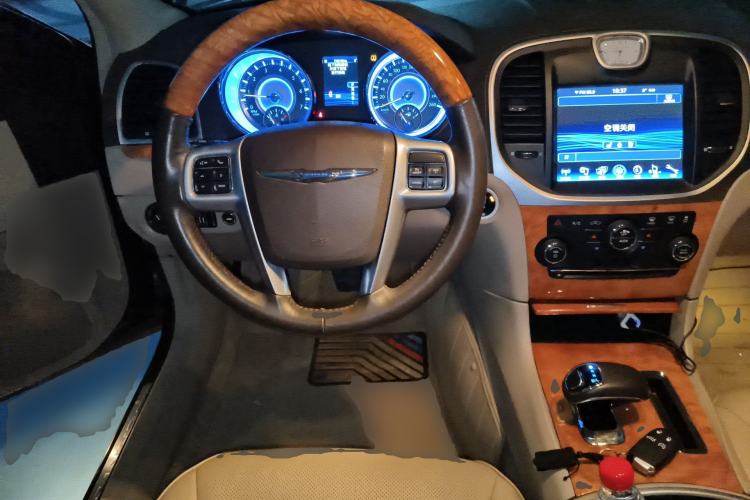 Used Chrysler 300C 2013 3.6L Luxury Edition
