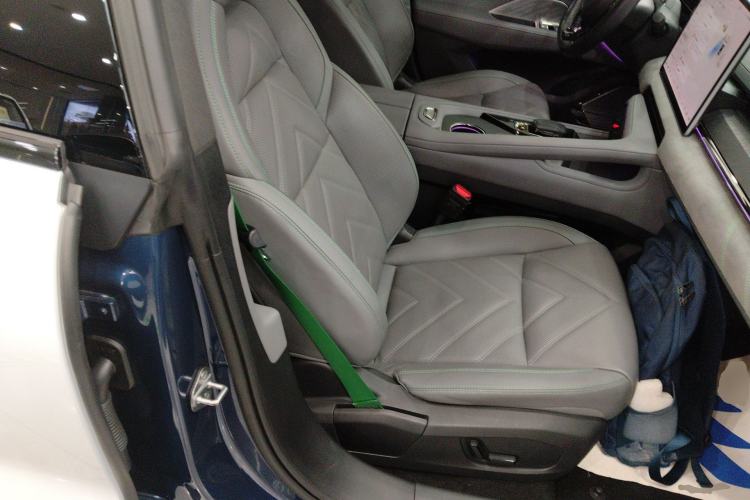 Used Zeekr 001 2023 WE Edition 86 kWh Right Front Seat