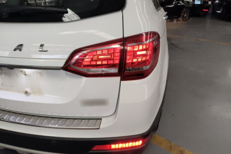 Used Haval H6 2018 Sport Edition 1.5T Automatic Two-Wheel Drive Elite Model China V Standard Right Rear Taillight