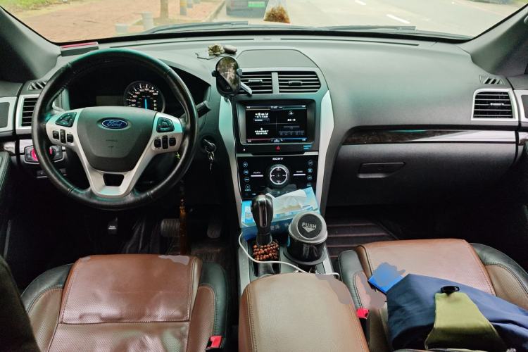 Used Ford Explorer 2013 3.5L Deluxe Model
