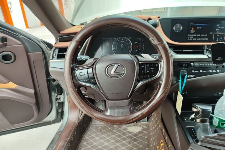 Used Lexus ES 2018 200 Excellence Edition China V Standard Steering Wheel
