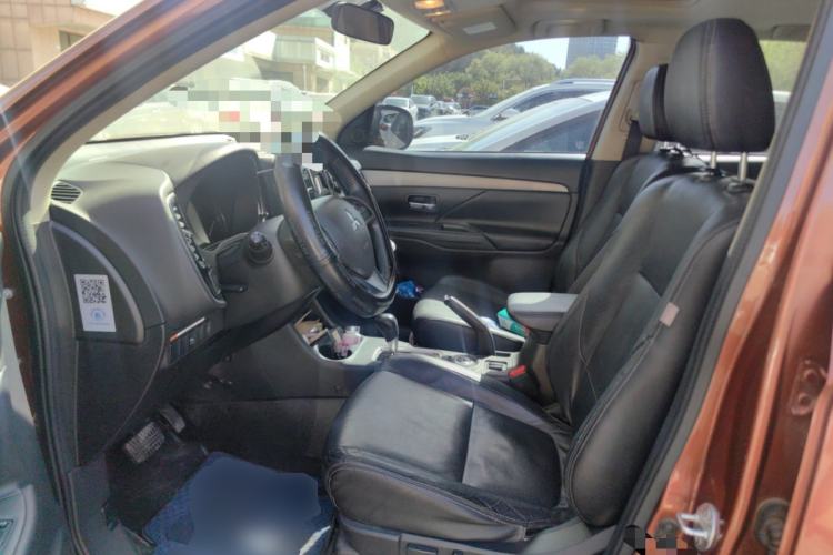 Used Mitsubishi Outlander 2014 2.4L 4x4 Deluxe Value Edition 5 Seats
