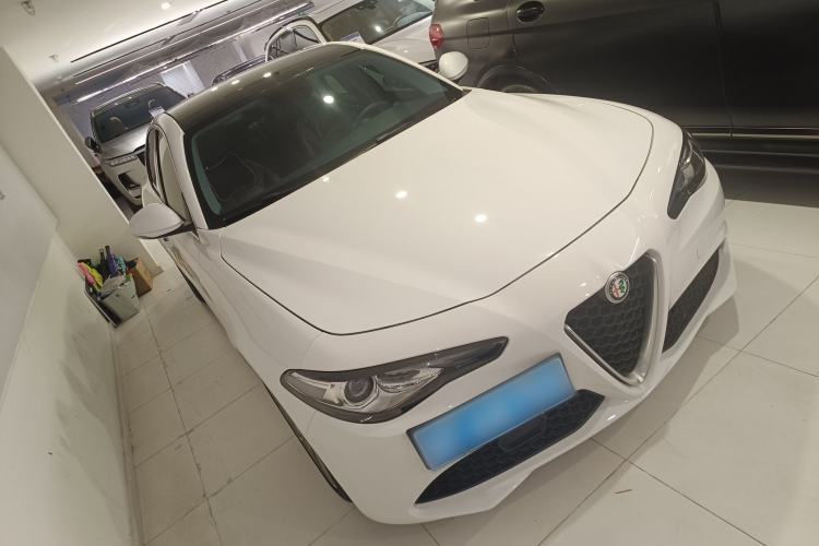 Used Alfa Romeo Giulia 2017 2.0T 280HP Luxury Edition Exterior 1