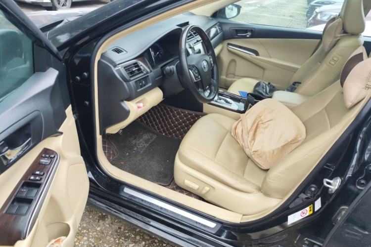 Used Toyota Camry 2015 Dual-Engine 2.5 HG Luxury Navigation Edition Interior 3