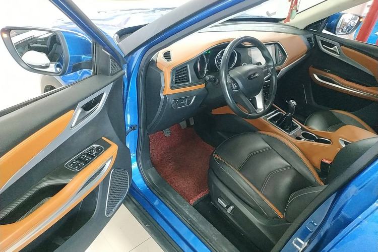 Used Zotye T300 2017 1.5L Manual Luxury Edition Two-Tone