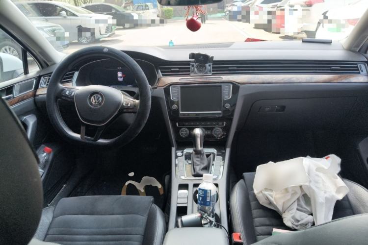 Used Volkswagen Magotan 2017 330TSI DSG Luxury Model Center Console