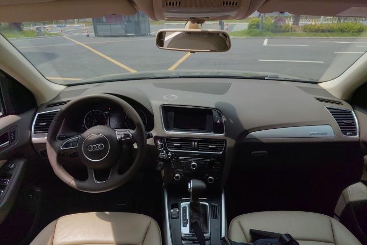 Used Audi Q5 2015 40 TFSI Technology Edition Center Console