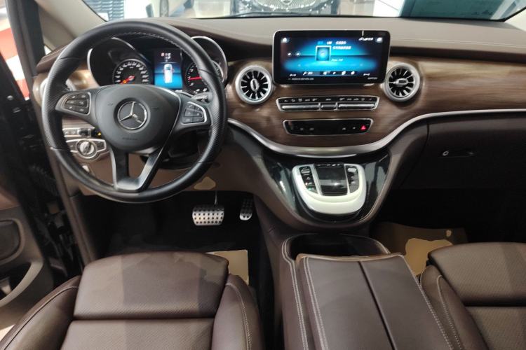 Used Mercedes-Benz V-Class 2022 V 260 L Long Wheelbase Prestige Edition Center Console