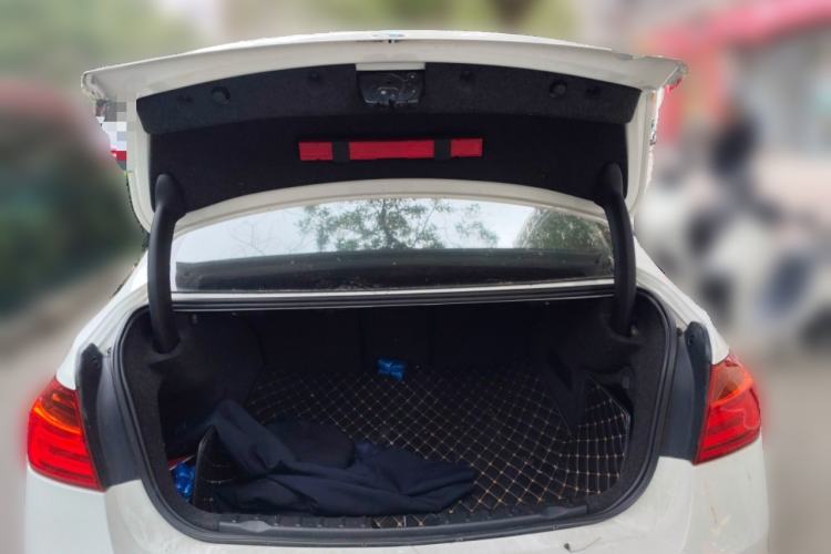 Used BMW 3 Series 2015 320i Luxury Edition Sports Design Package Trunk