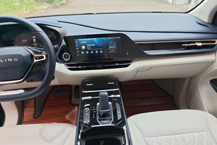 Used Wuling Victory 2023 2.0L DHT Luxury Edition