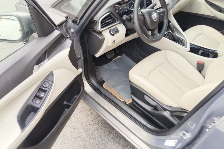 Used Buick GL6 2018 18T 6-Seater Elite Model Driver Seat