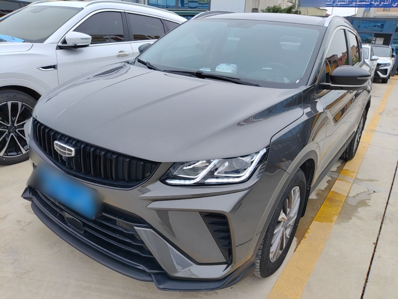 Под передней частью автомобиля